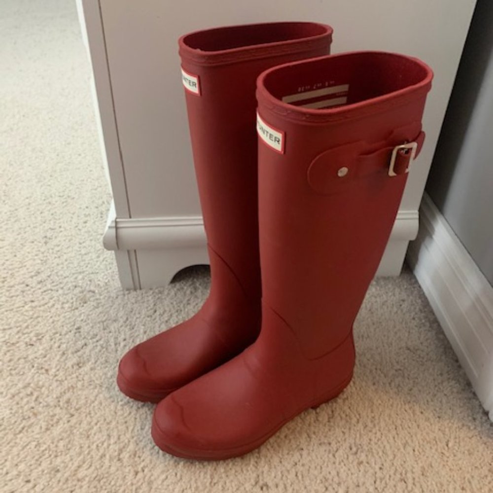 ** SOLD** (alternate platform) Hunter Rainboots